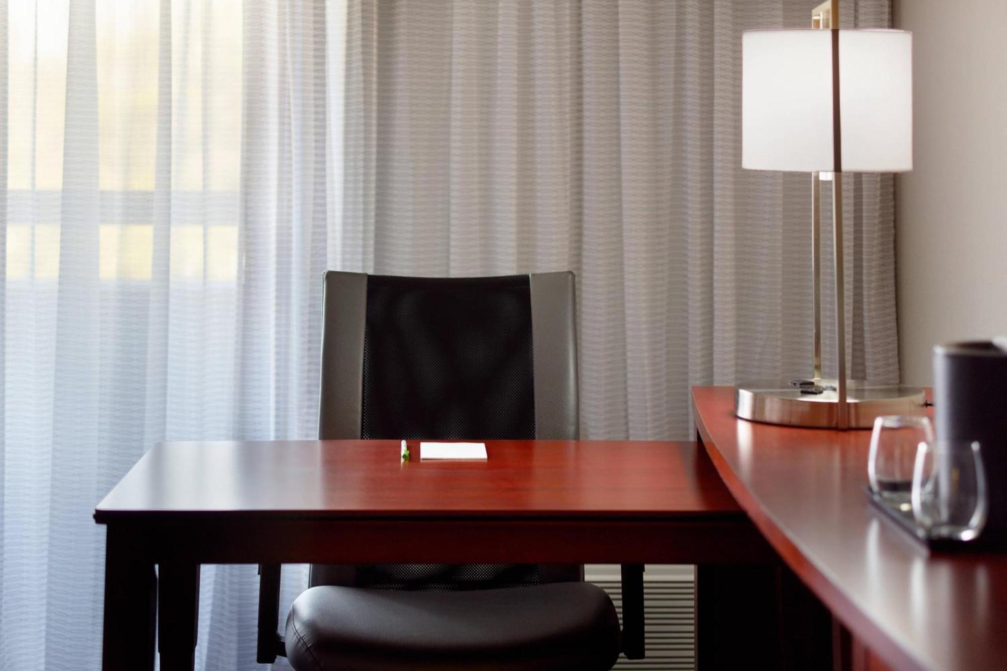 Courtyard By Marriott Greensboro Kültér fotó